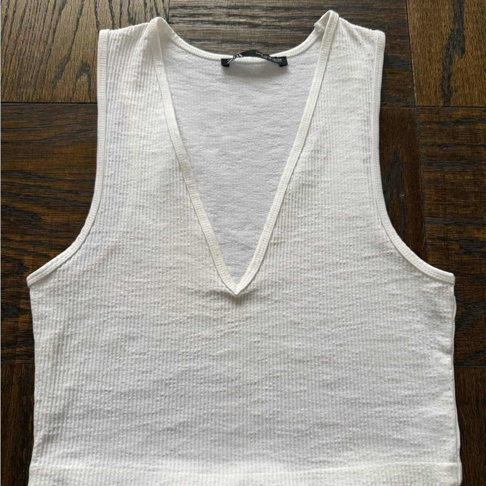 Zara White Ribbed V-Neck Top - M